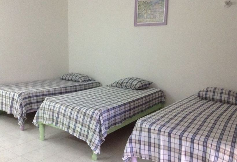 هتل Royale Hummingbird Cliff Resort