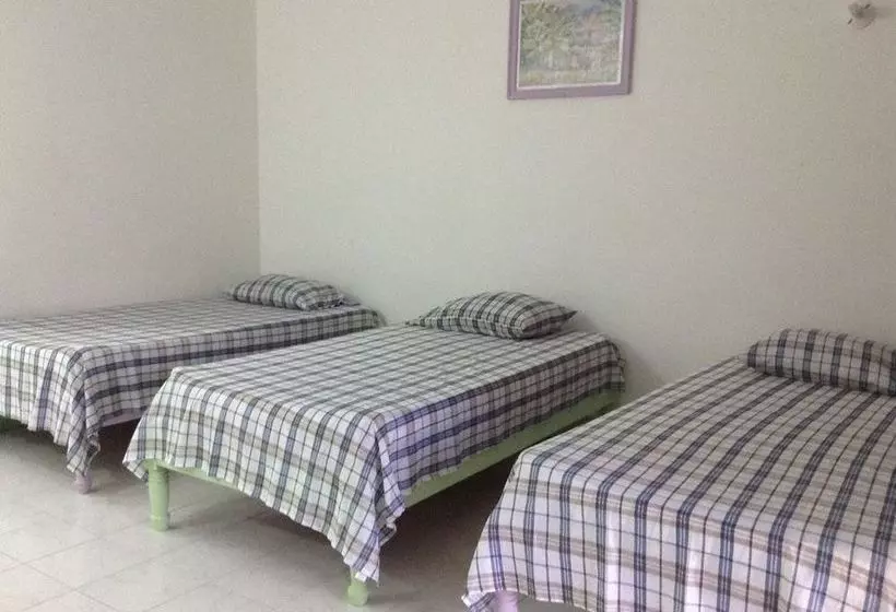 هتل Royale Hummingbird Cliff Resort