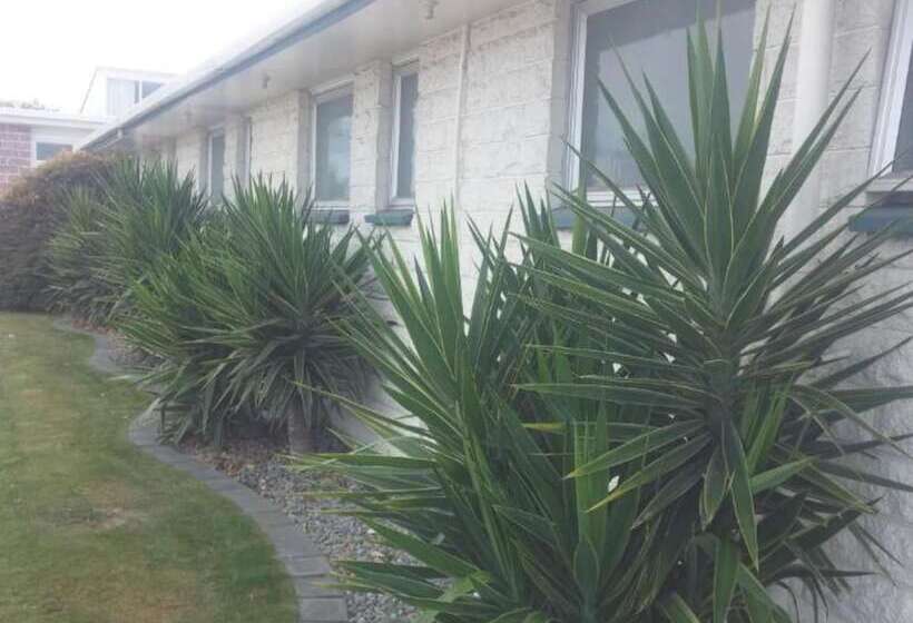 فندق على الطريق Raymar Motor Inn