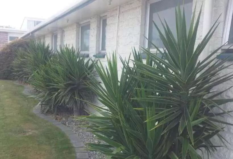 فندق على الطريق Raymar Motor Inn