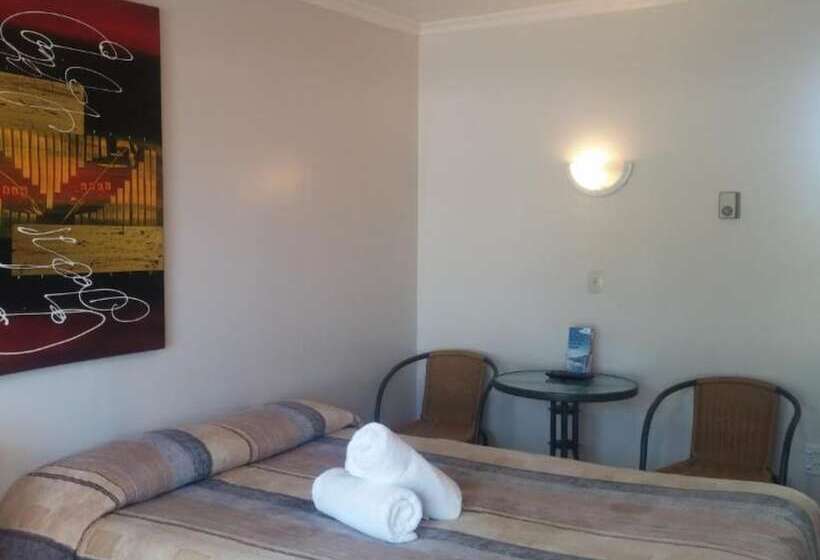 فندق على الطريق Raymar Motor Inn