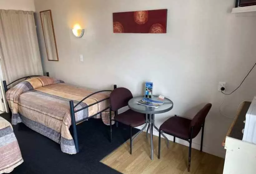 فندق على الطريق Raymar Motor Inn