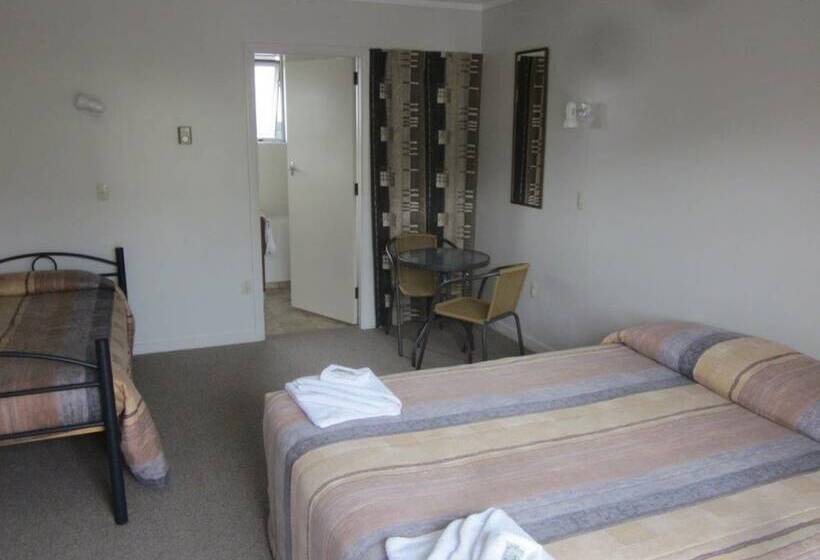 فندق على الطريق Raymar Motor Inn