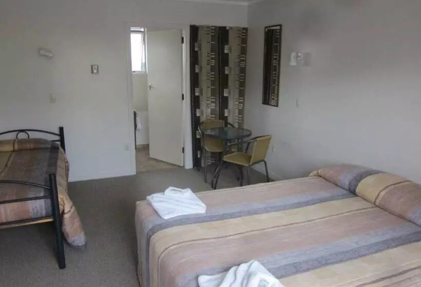 فندق على الطريق Raymar Motor Inn