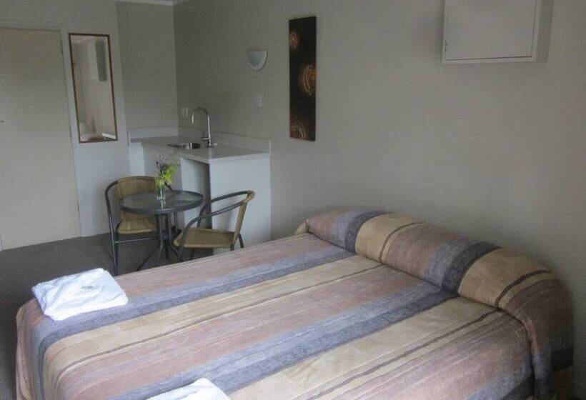 فندق على الطريق Raymar Motor Inn