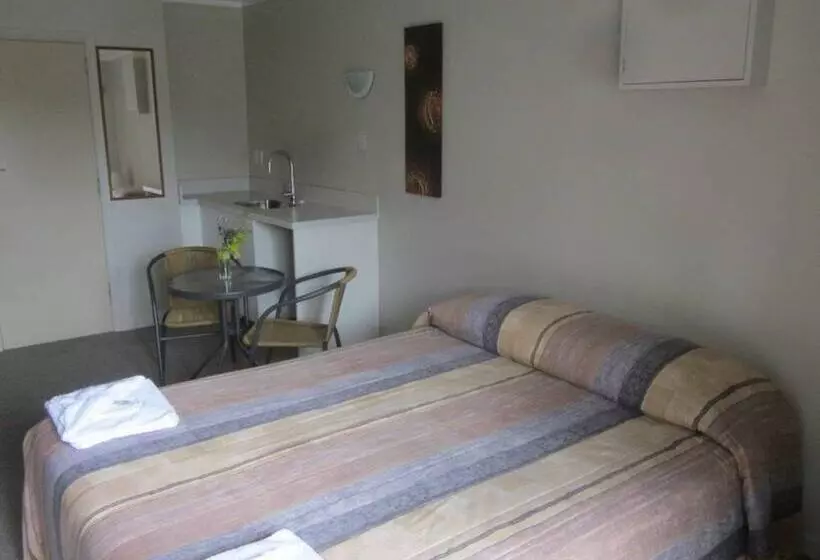 فندق على الطريق Raymar Motor Inn