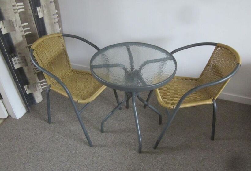 فندق على الطريق Raymar Motor Inn