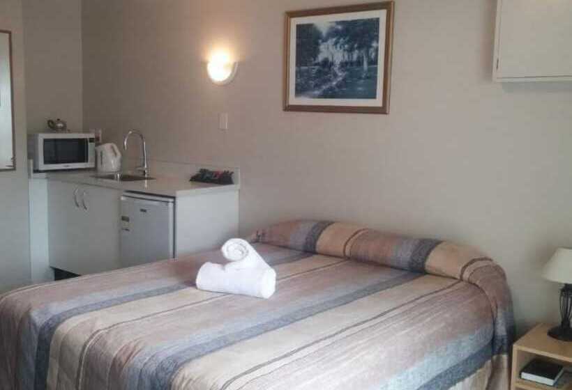 فندق على الطريق Raymar Motor Inn