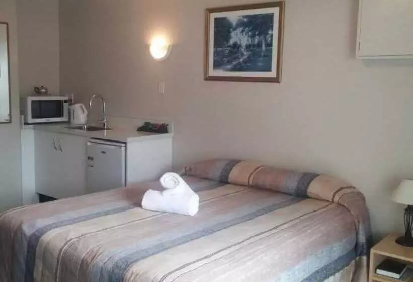 فندق على الطريق Raymar Motor Inn