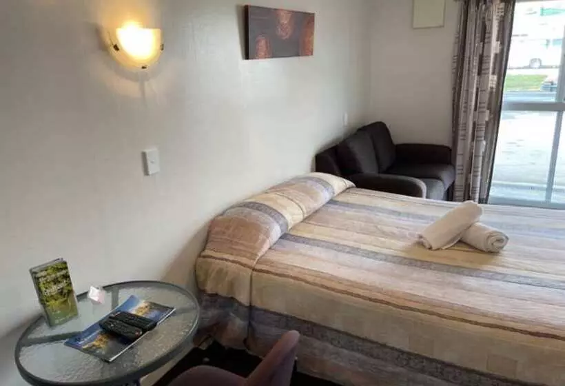 فندق على الطريق Raymar Motor Inn