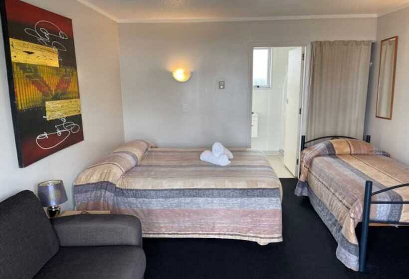 فندق على الطريق Raymar Motor Inn