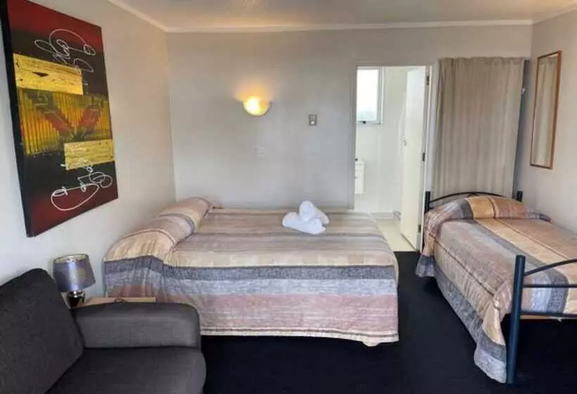 فندق على الطريق Raymar Motor Inn