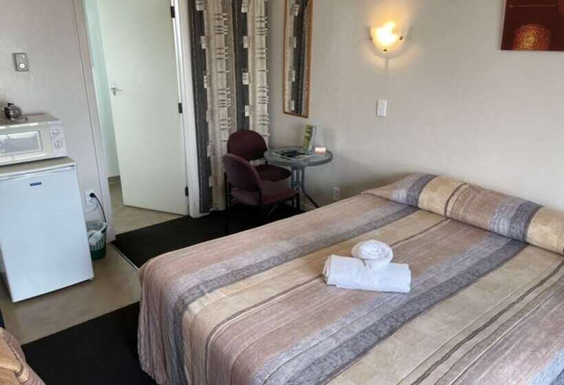 فندق على الطريق Raymar Motor Inn