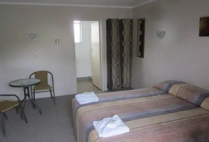 فندق على الطريق Raymar Motor Inn