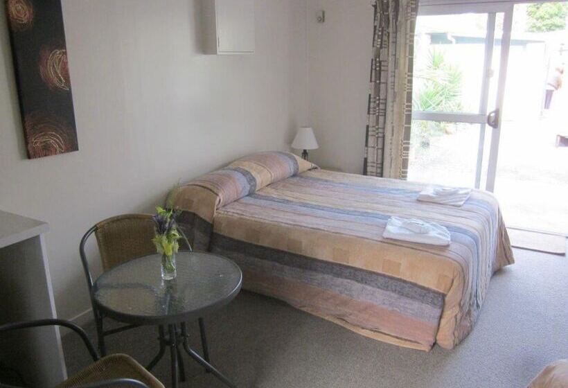 فندق على الطريق Raymar Motor Inn