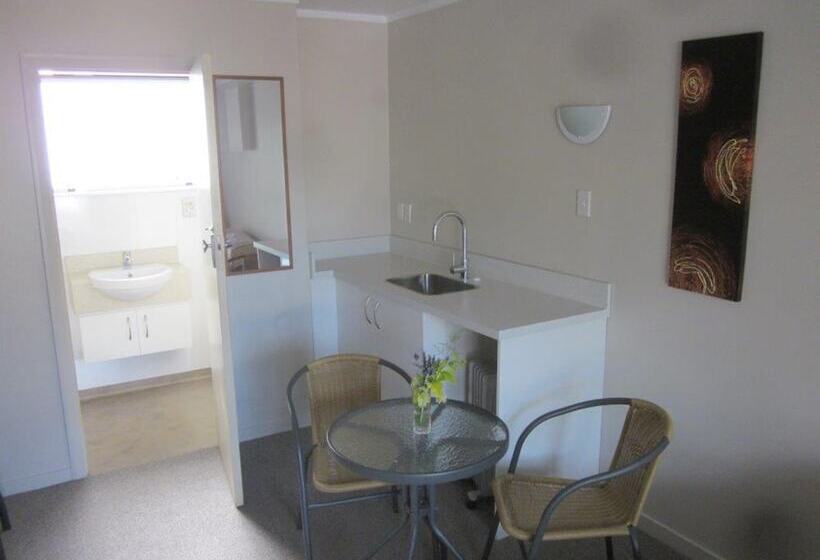 فندق على الطريق Raymar Motor Inn