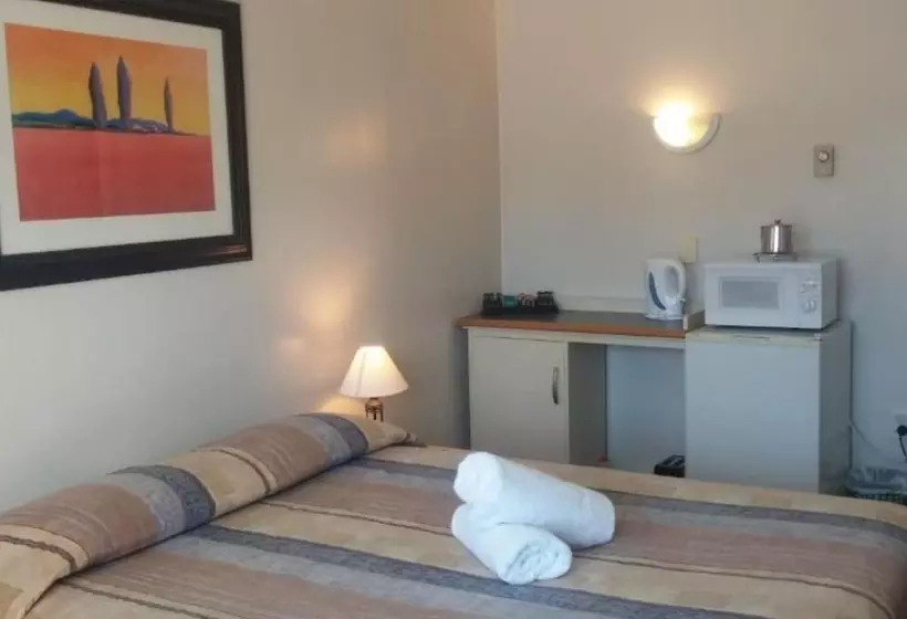 فندق على الطريق Raymar Motor Inn