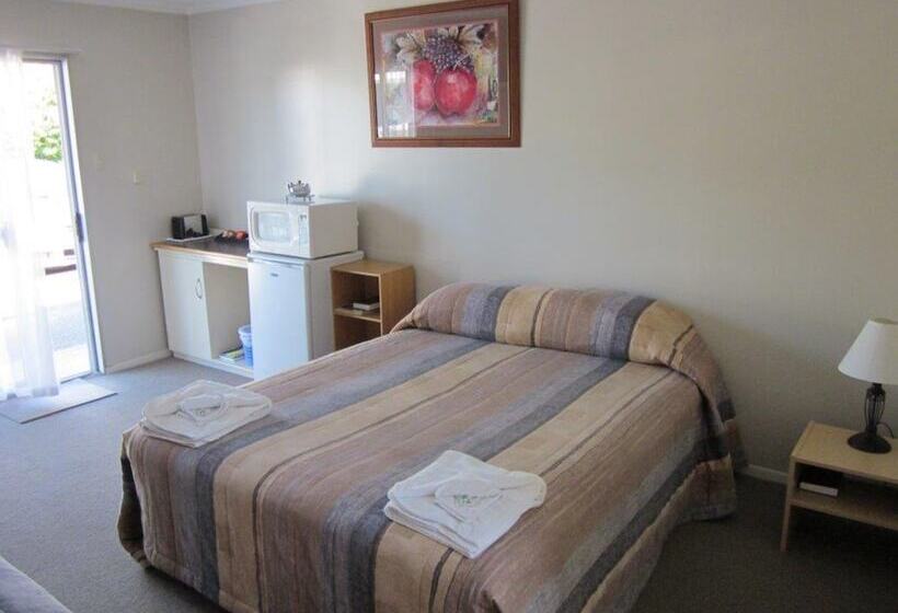 فندق على الطريق Raymar Motor Inn