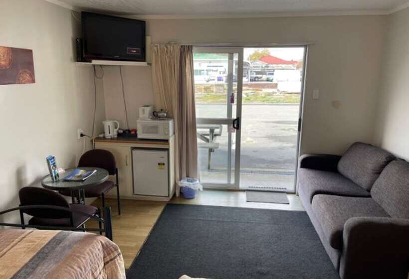 فندق على الطريق Raymar Motor Inn