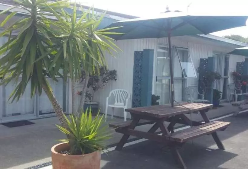 فندق على الطريق Raymar Motor Inn