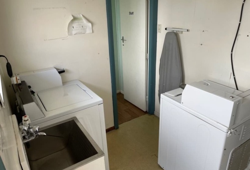 فندق على الطريق Raymar Motor Inn