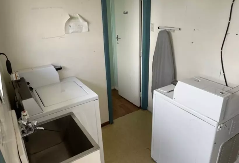 فندق على الطريق Raymar Motor Inn