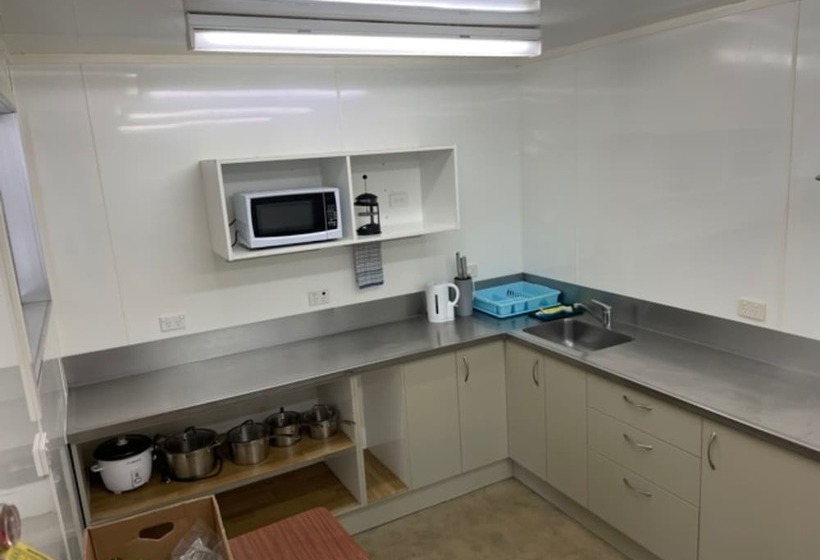 فندق على الطريق Raymar Motor Inn