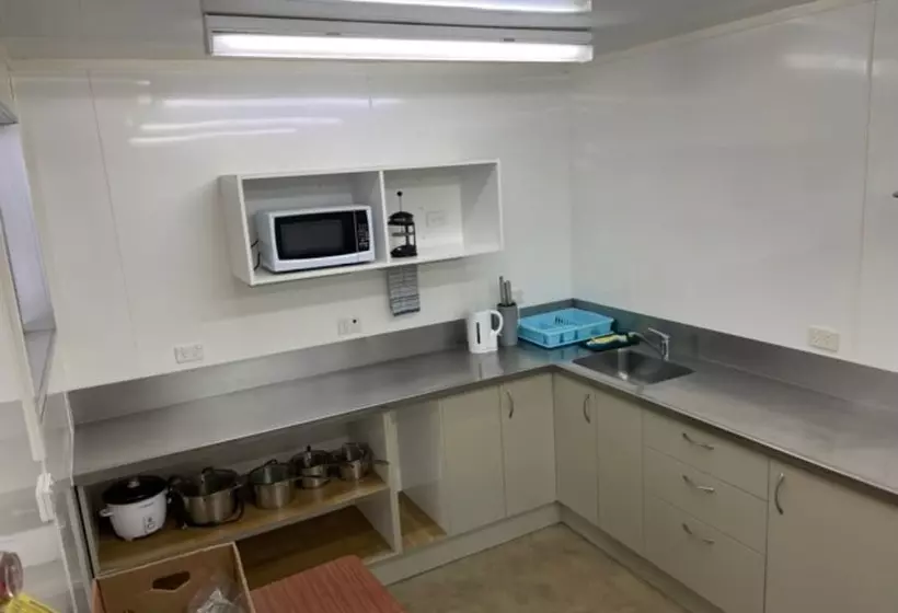 فندق على الطريق Raymar Motor Inn