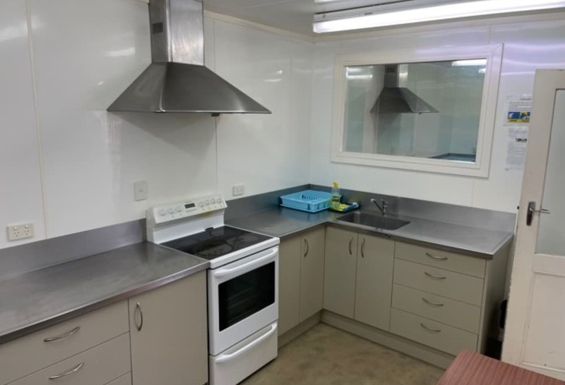 فندق على الطريق Raymar Motor Inn