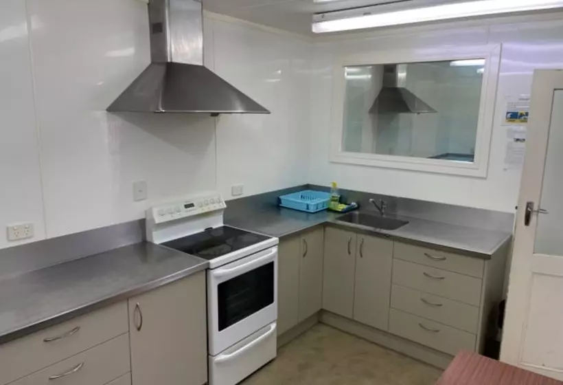 فندق على الطريق Raymar Motor Inn