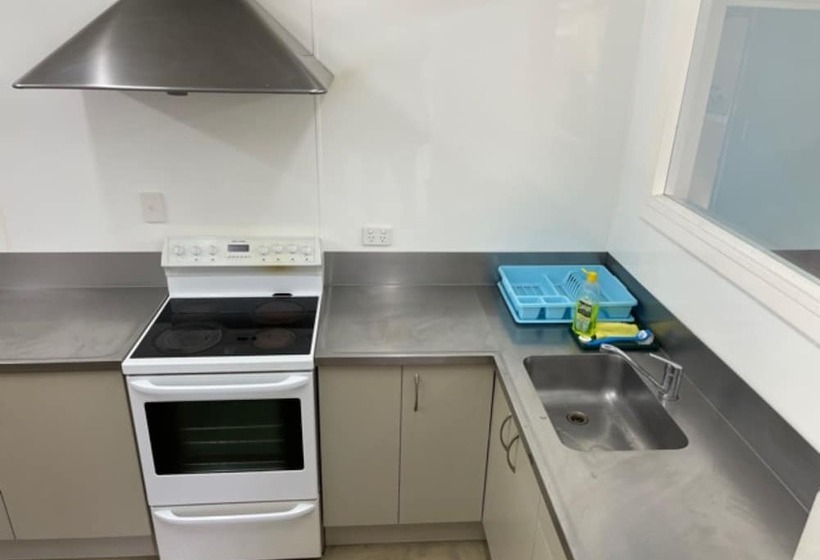 فندق على الطريق Raymar Motor Inn