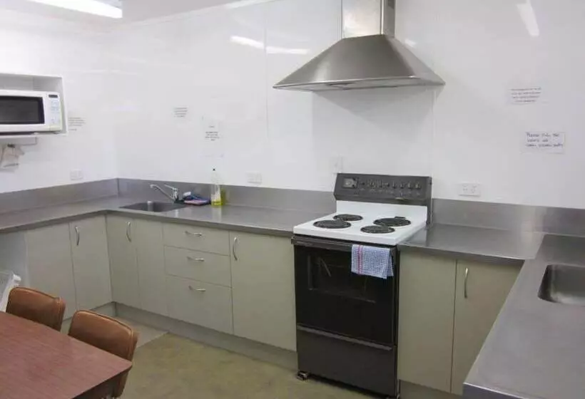 فندق على الطريق Raymar Motor Inn