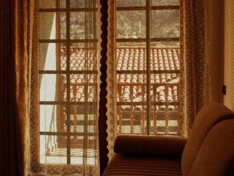 Simre Otel