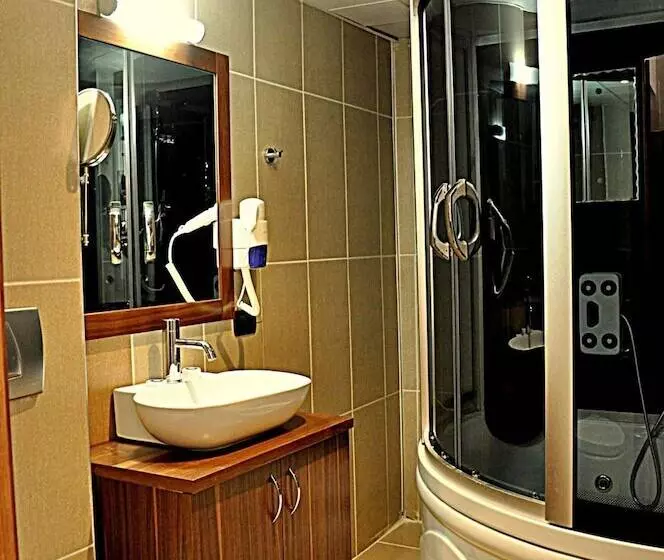 Simre Otel