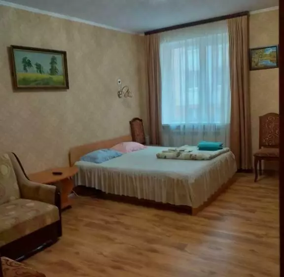 затишна, домашня 43м в тихому зеленому місці поруч центральний парк університет