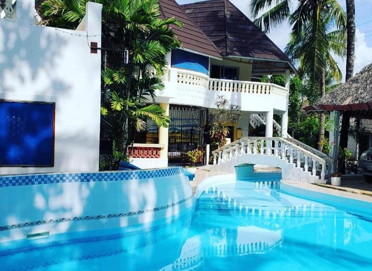 Lovely 4 Bed Villa Family Oriented Or A Smallgroup