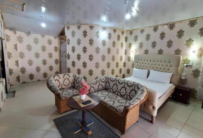 Lovely 4 Bed Villa Family Oriented Or A Smallgroup