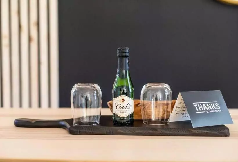 Moderntropic 2bd/1ba Near Beach W/ Fence Yard/deck