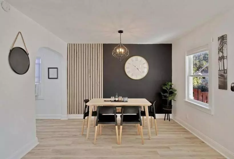 Moderntropic 2bd/1ba Near Beach W/ Fence Yard/deck