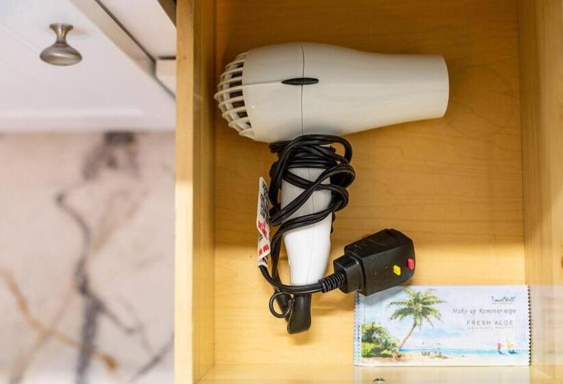 Moderntropic 2bd/1ba Near Beach W/ Fence Yard/deck