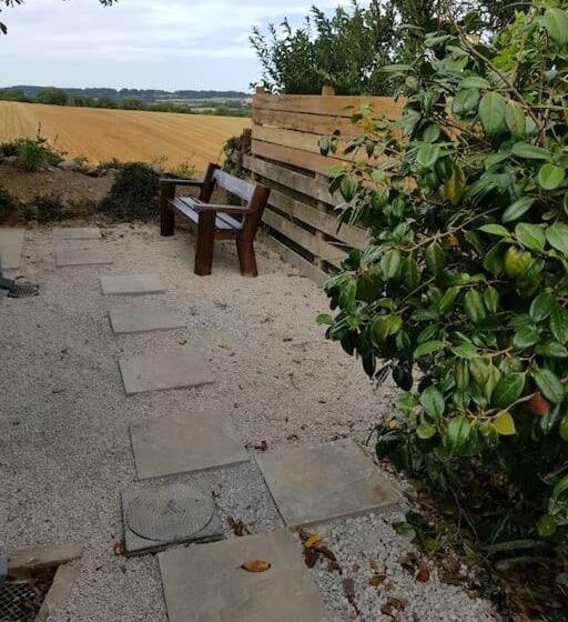 The Old Potting Shed With Hot Tub. Colan, Newquay