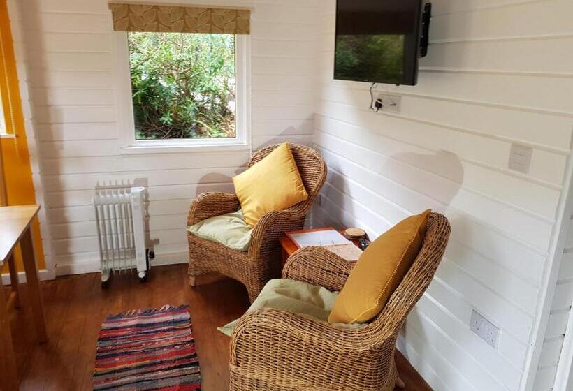 The Old Potting Shed With Hot Tub. Colan, Newquay