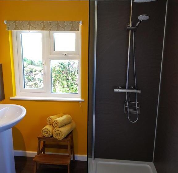 The Old Potting Shed With Hot Tub. Colan, Newquay