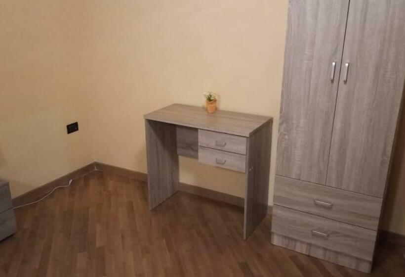 تختخواب و صبحانه B B Desy