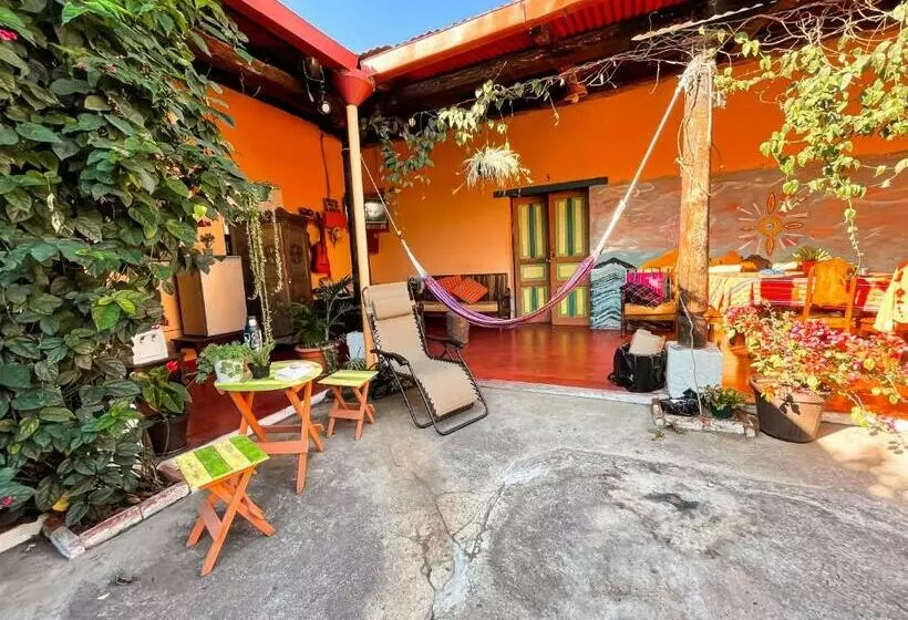 پانسیون Hostal Morenos Antigua