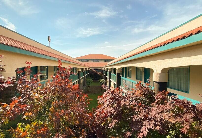 Отель Studio 6 Savannah, Ga Gateway & I95