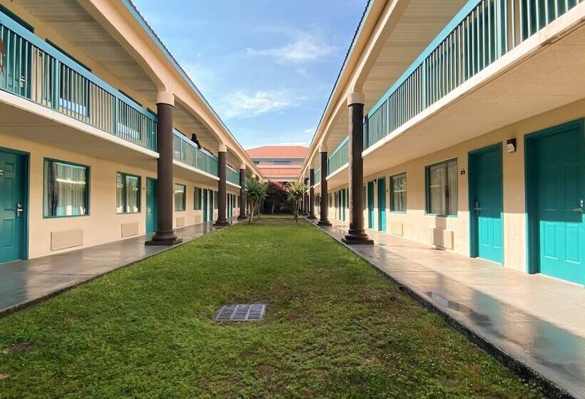 Отель Studio 6 Savannah, Ga Gateway & I95