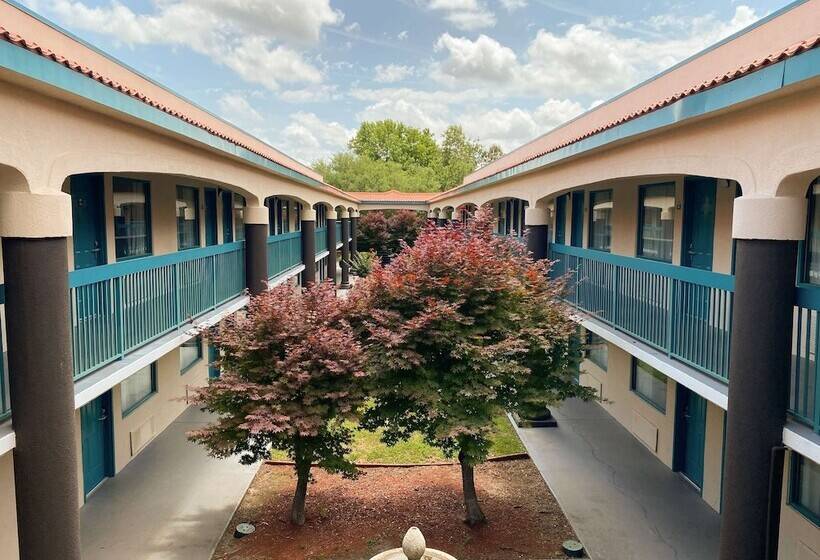 Отель Studio 6 Savannah, Ga Gateway & I95