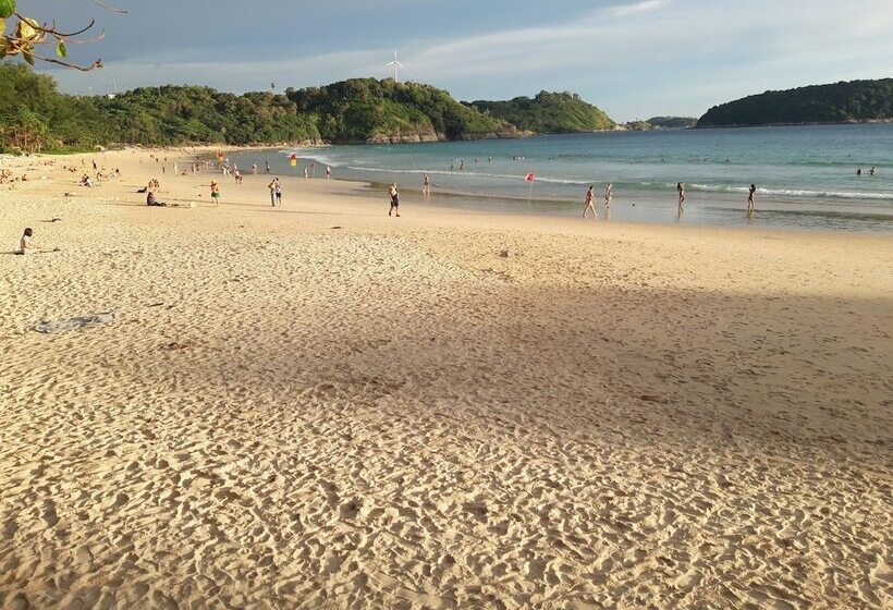 בית מלון כפרי The Pace Phuket Boutique Resort