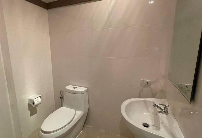 בית מלון כפרי The Pace Phuket Boutique Resort